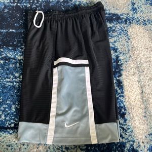 Men’s Nike  athletic shorts.  Gently used. Sz med.